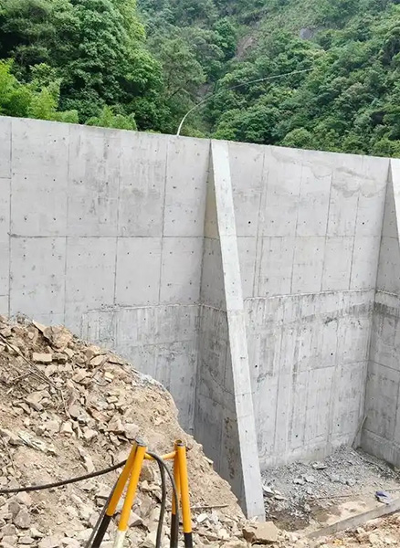 吕梁柳林县重力式挡土墙
